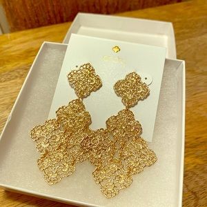 Beautiful Drop Earrings in Gold
